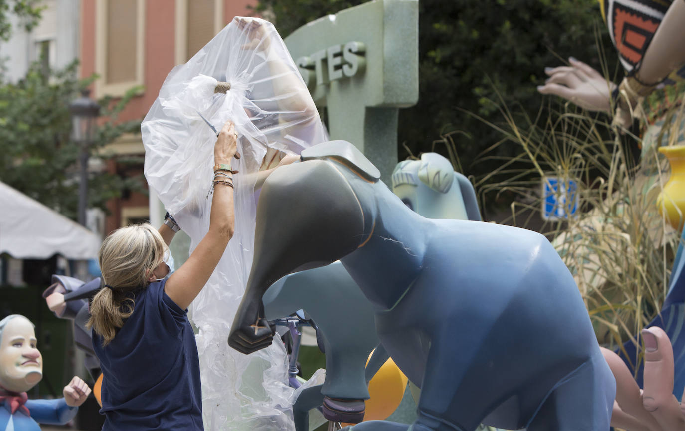 Fotos: Las imágenes más atípicas de las Fallas de 2021