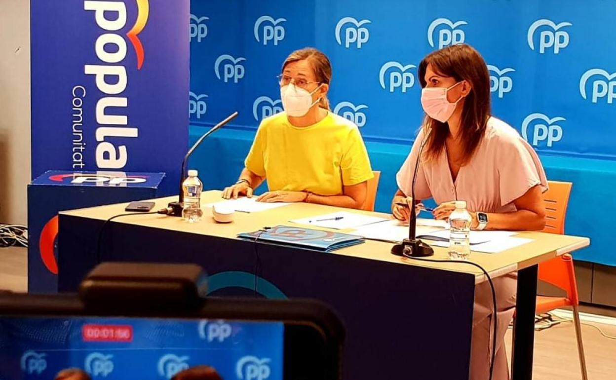 Elena Bastidas y Beatriz Gascó en la rueda de prensa de ayer. 