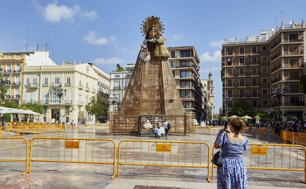 El manto de la Virgen vuelve a sus orígenes