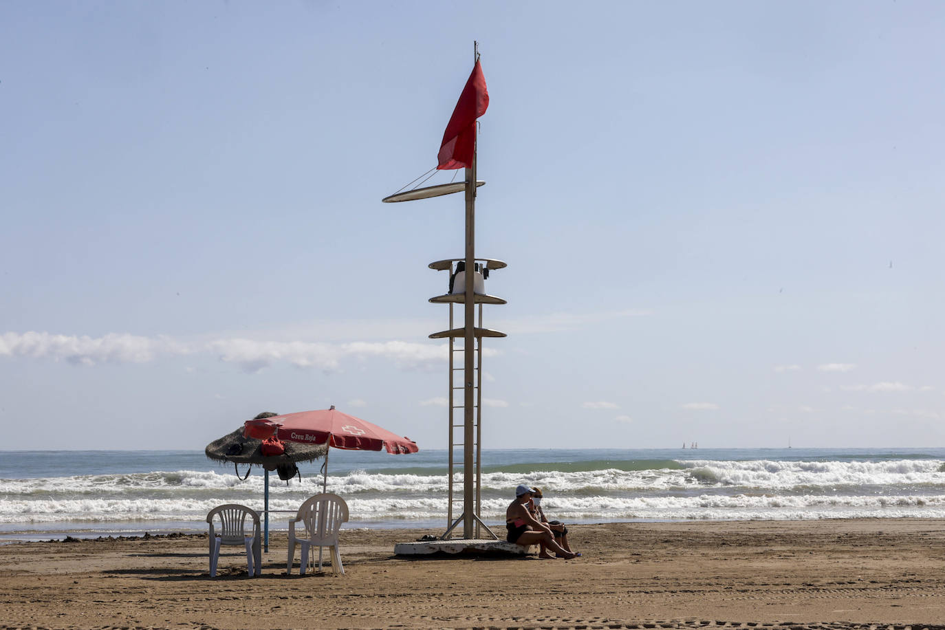 Imagen de la playa de Valencia tras la tormenta provocada por la DANA el 1 de septiembre.