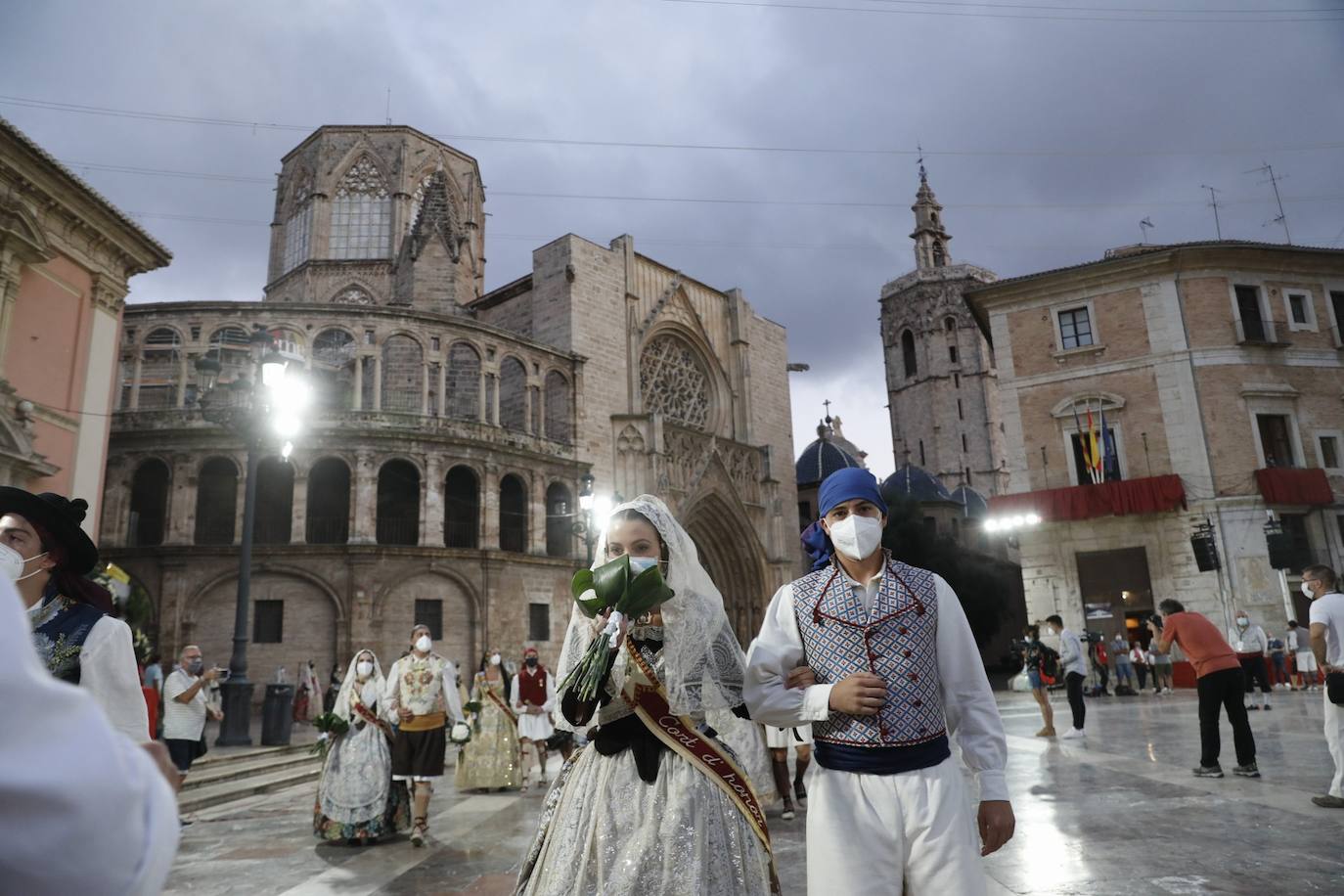 Los falleros se reencuentran con la Virgen este viernes 3 de septiembre, en las que pasarán a la historia como las Fallas más atípicas por las restricciones de la pandemia. Las comisiones vuelven a recorrer las calles de Valencia tras la cancelación de las fiestas el pasado 2020.