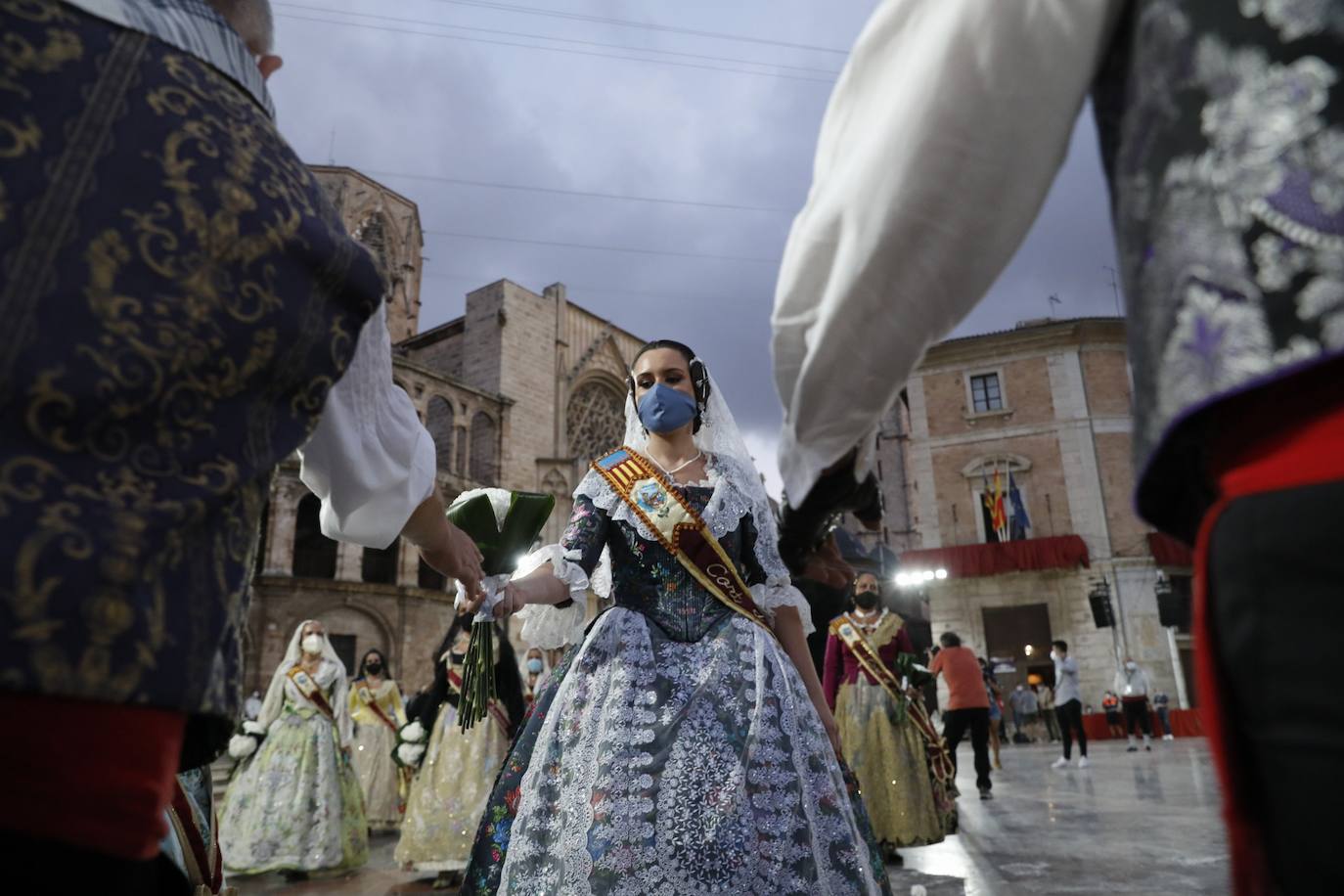 Los falleros se reencuentran con la Virgen este viernes 3 de septiembre, en las que pasarán a la historia como las Fallas más atípicas por las restricciones de la pandemia. Las comisiones vuelven a recorrer las calles de Valencia tras la cancelación de las fiestas el pasado 2020.