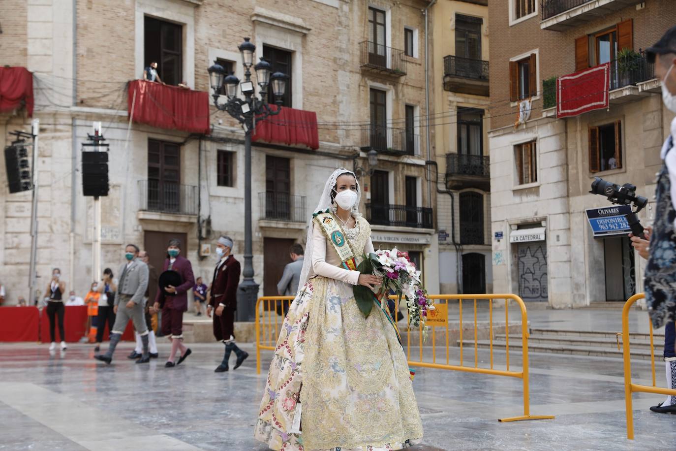 Los falleros se reencuentran con la Virgen este viernes 3 de septiembre, en las que pasarán a la historia como las Fallas más atípicas por las restricciones de la pandemia. Las comisiones vuelven a recorrer las calles de Valencia tras la cancelación de las fiestas el pasado 2020.