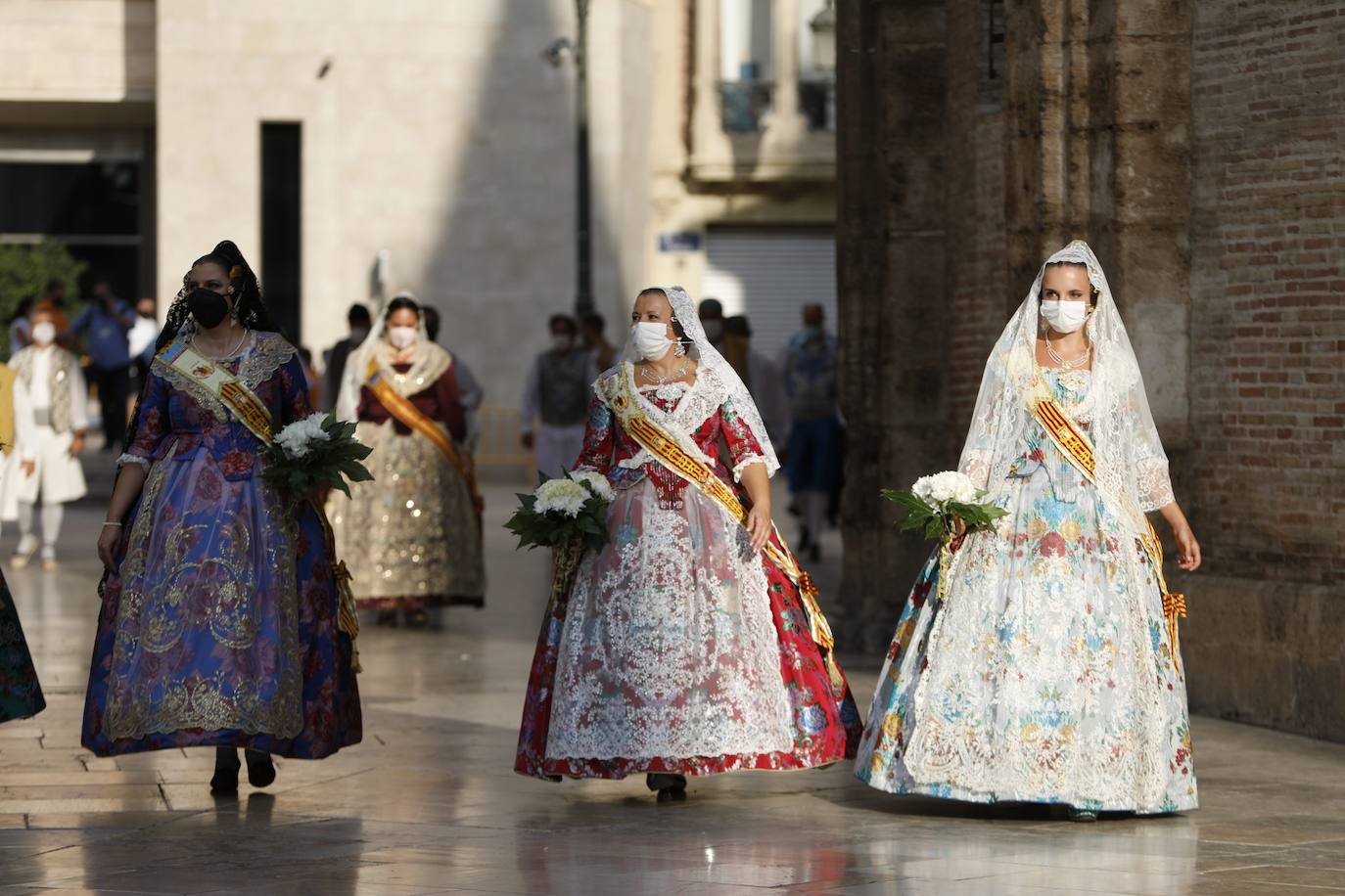 Los falleros se reencuentran con la Virgen este viernes 3 de septiembre, en las que pasarán a la historia como las Fallas más atípicas por las restricciones de la pandemia. Las comisiones vuelven a recorrer las calles de Valencia tras la cancelación de las fiestas el pasado 2020.