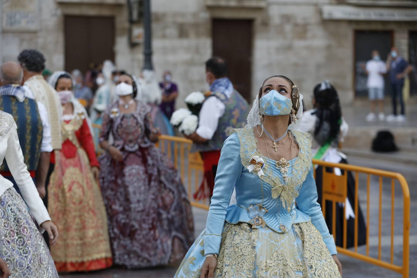 Los falleros se reencuentran con la Virgen este viernes 3 de septiembre, en las que pasarán a la historia como las Fallas más atípicas por las restricciones de la pandemia. Las comisiones vuelven a recorrer las calles de Valencia tras la cancelación de las fiestas el pasado 2020.