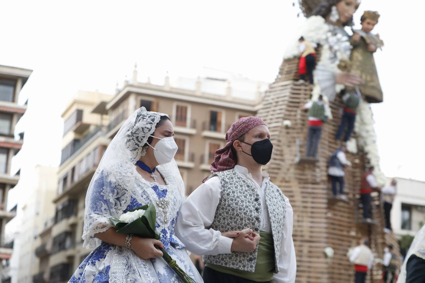 Los falleros se reencuentran con la Virgen este viernes 3 de septiembre, en las que pasarán a la historia como las Fallas más atípicas por las restricciones de la pandemia. Las comisiones vuelven a recorrer las calles de Valencia tras la cancelación de las fiestas el pasado 2020.