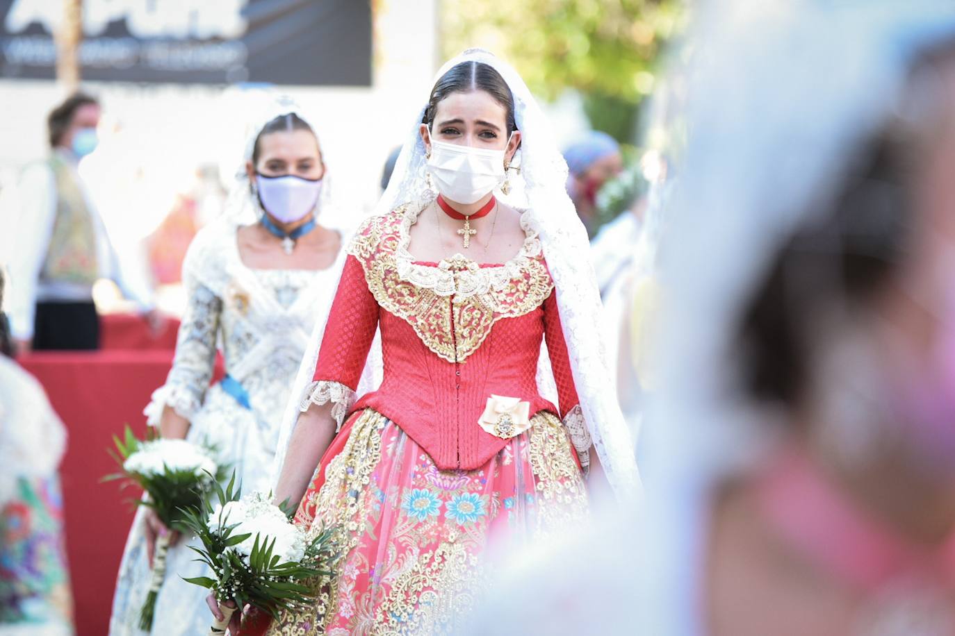 Los falleros se reencuentran con la Virgen este viernes 3 de septiembre, en las que pasarán a la historia como las Fallas más atípicas por las restricciones de la pandemia. Las comisiones vuelven a recorrer las calles de Valencia tras la cancelación de las fiestas el pasado 2020.