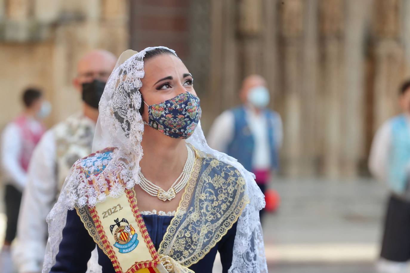 Los falleros se reencuentran con la Virgen este viernes 3 de septiembre, en las que pasarán a la historia como las Fallas más atípicas por las restricciones de la pandemia. Las comisiones vuelven a recorrer las calles de Valencia tras la cancelación de las fiestas el pasado 2020.