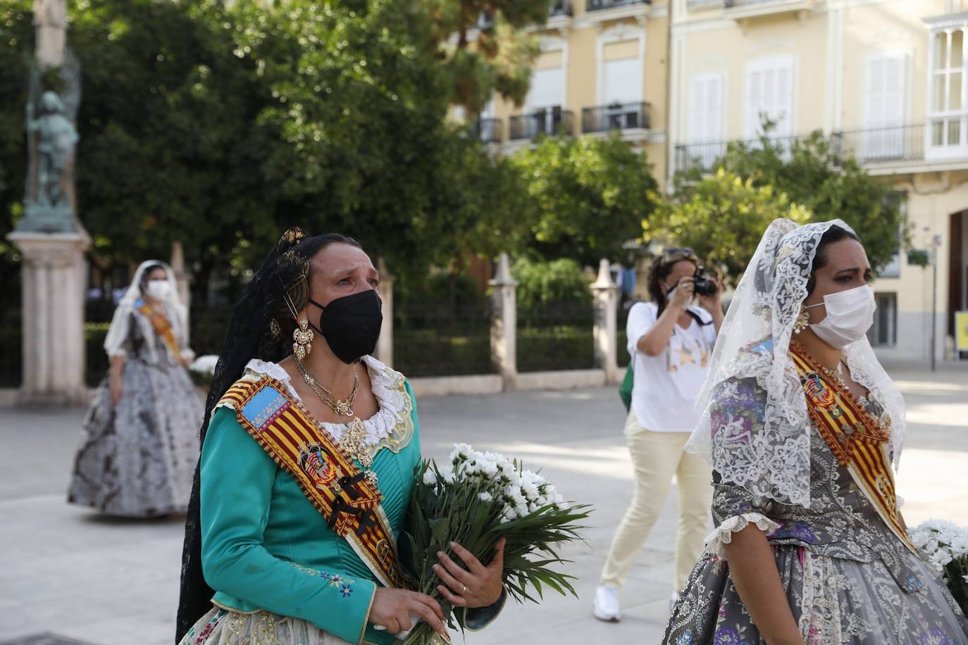 Los falleros se reencuentran con la Virgen este viernes 3 de septiembre, en las que pasarán a la historia como las Fallas más atípicas por las restricciones de la pandemia. Las comisiones vuelven a recorrer las calles de Valencia tras la cancelación de las fiestas el pasado 2020.