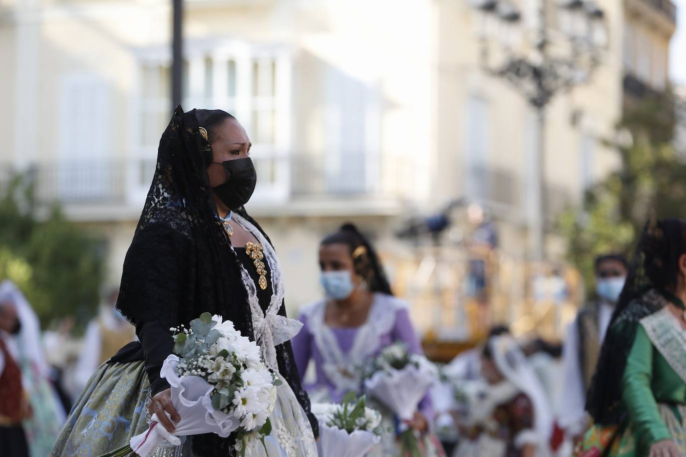 Los falleros se reencuentran con la Virgen este viernes 3 de septiembre, en las que pasarán a la historia como las Fallas más atípicas por las restricciones de la pandemia. Las comisiones vuelven a recorrer las calles de Valencia tras la cancelación de las fiestas el pasado 2020.