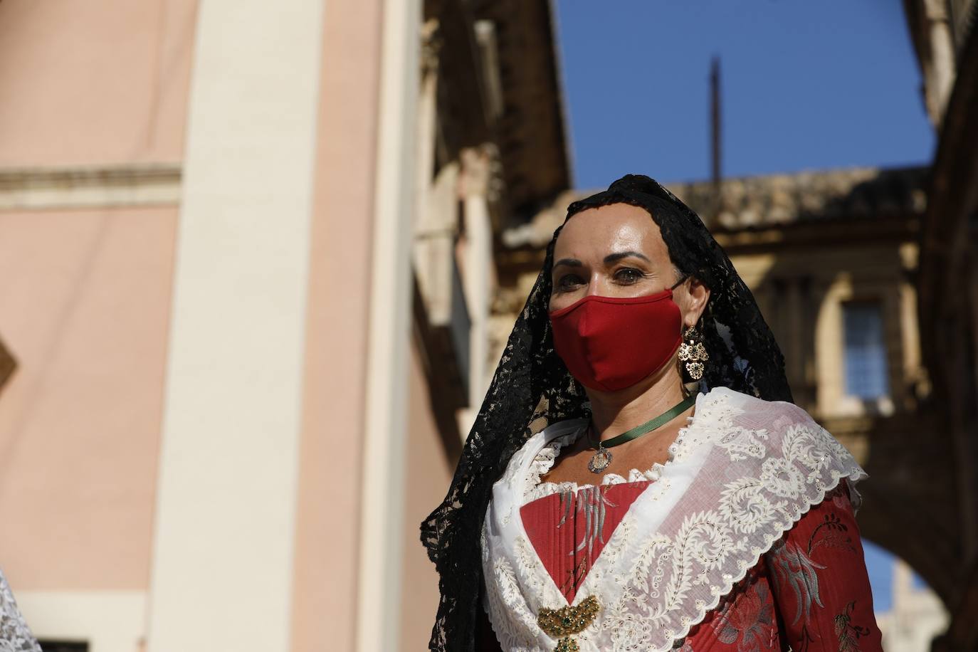 Los falleros se reencuentran con la Virgen este viernes 3 de septiembre, en las que pasarán a la historia como las Fallas más atípicas por las restricciones de la pandemia. Las comisiones vuelven a recorrer las calles de Valencia tras la cancelación de las fiestas el pasado 2020.