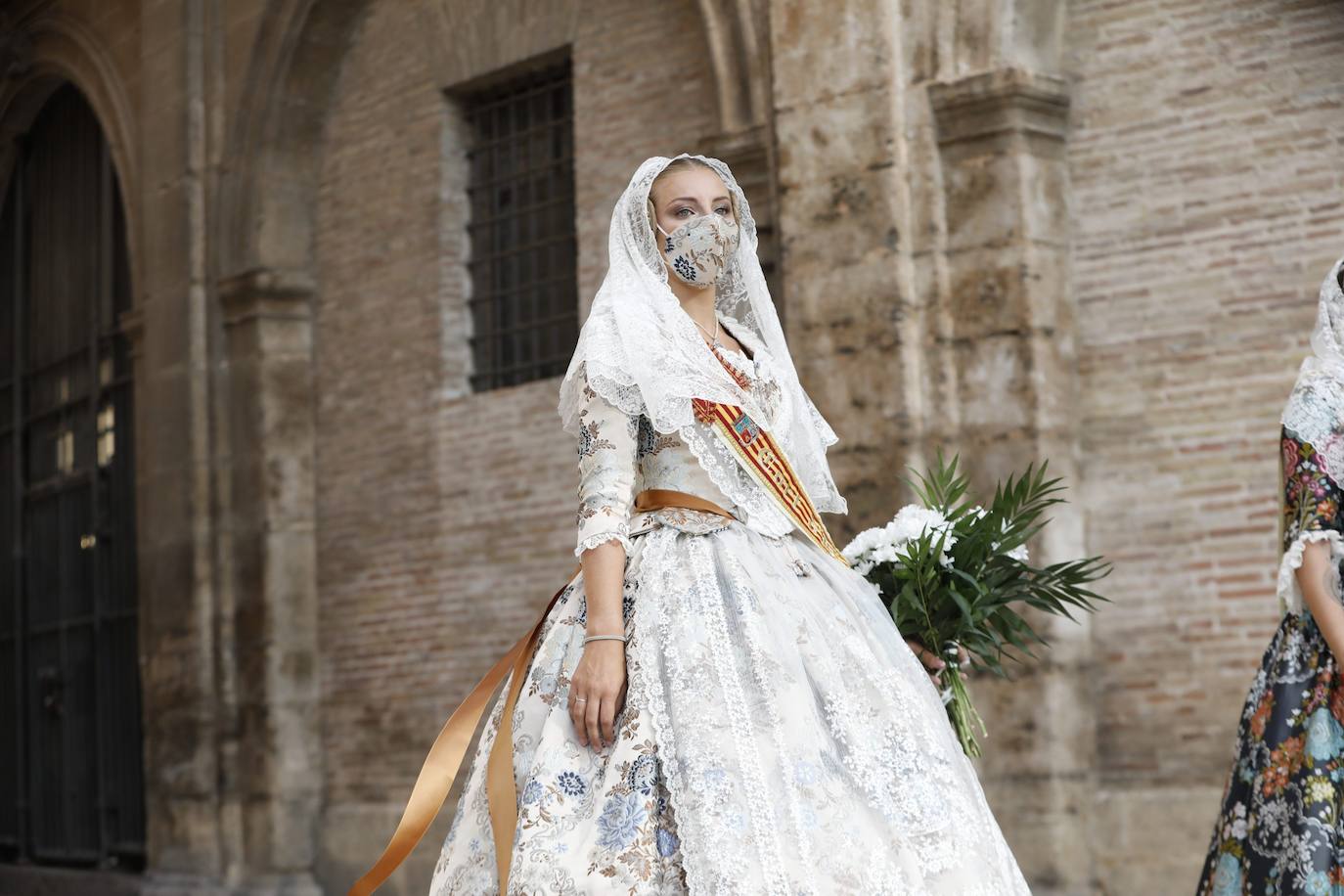 Los falleros se reencuentran con la Virgen este viernes 3 de septiembre, en las que pasarán a la historia como las Fallas más atípicas por las restricciones de la pandemia. Las comisiones vuelven a recorrer las calles de Valencia tras la cancelación de las fiestas el pasado 2020.