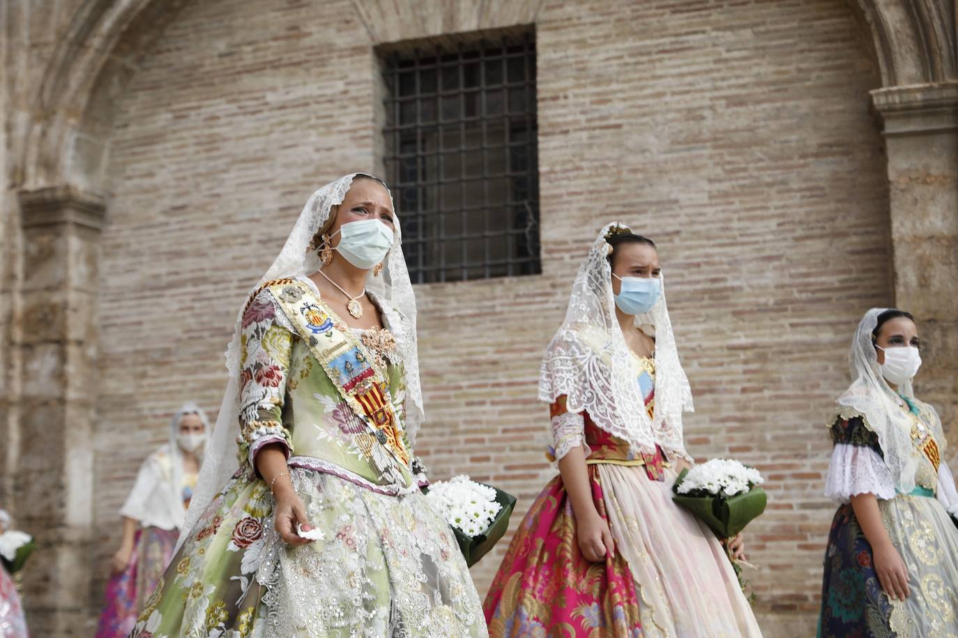 Los falleros se reencuentran con la Virgen este viernes 3 de septiembre, en las que pasarán a la historia como las Fallas más atípicas por las restricciones de la pandemia. Las comisiones vuelven a recorrer las calles de Valencia tras la cancelación de las fiestas el pasado 2020.