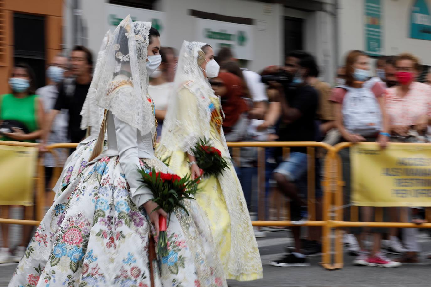 Fotos: Segundo día de Ofrenda de las Fallas 2021