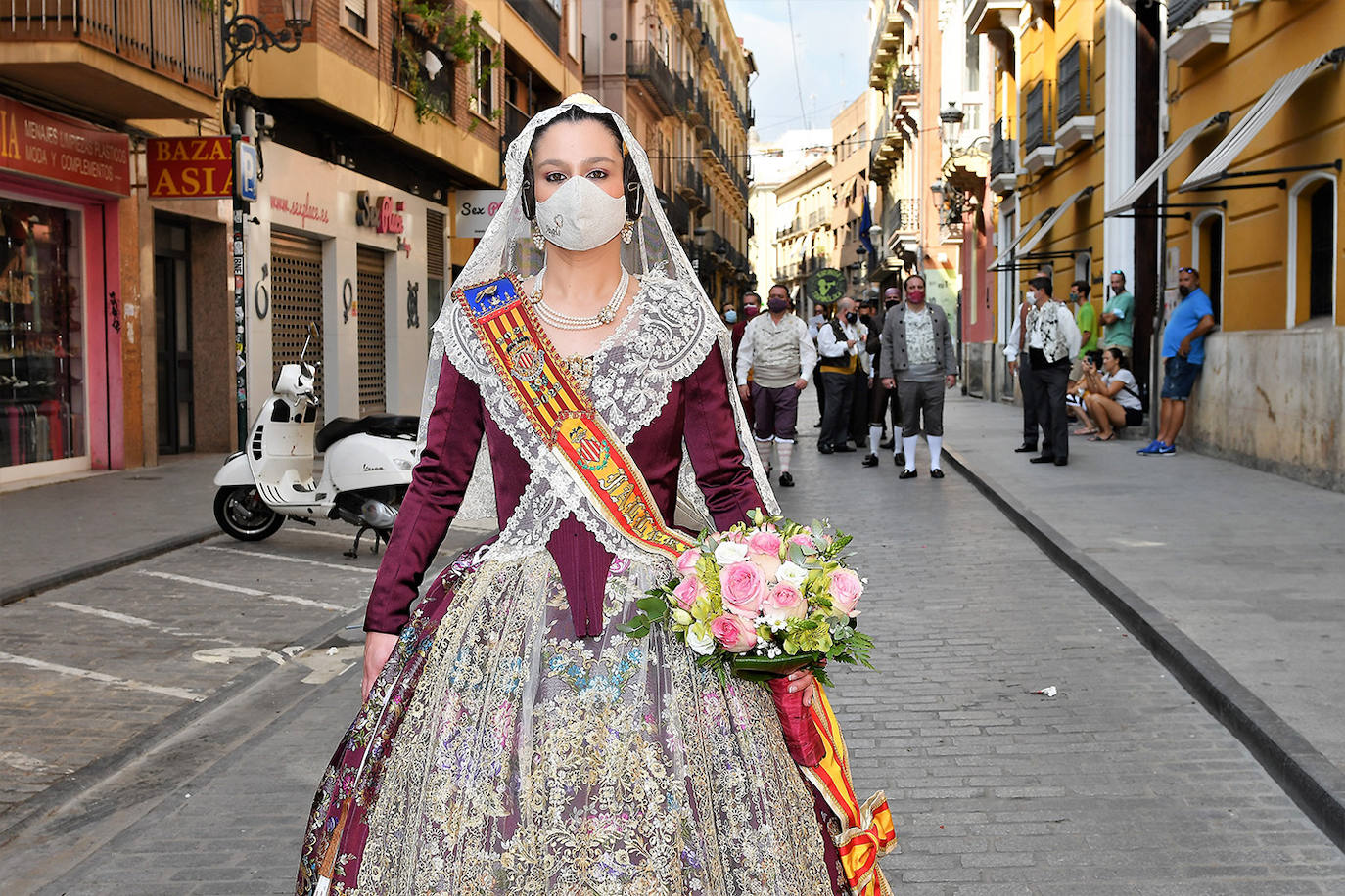 Fotos: Búscate en la Ofrenda de este sábado 4 de septiembre por la calle Caballeros de Valencia