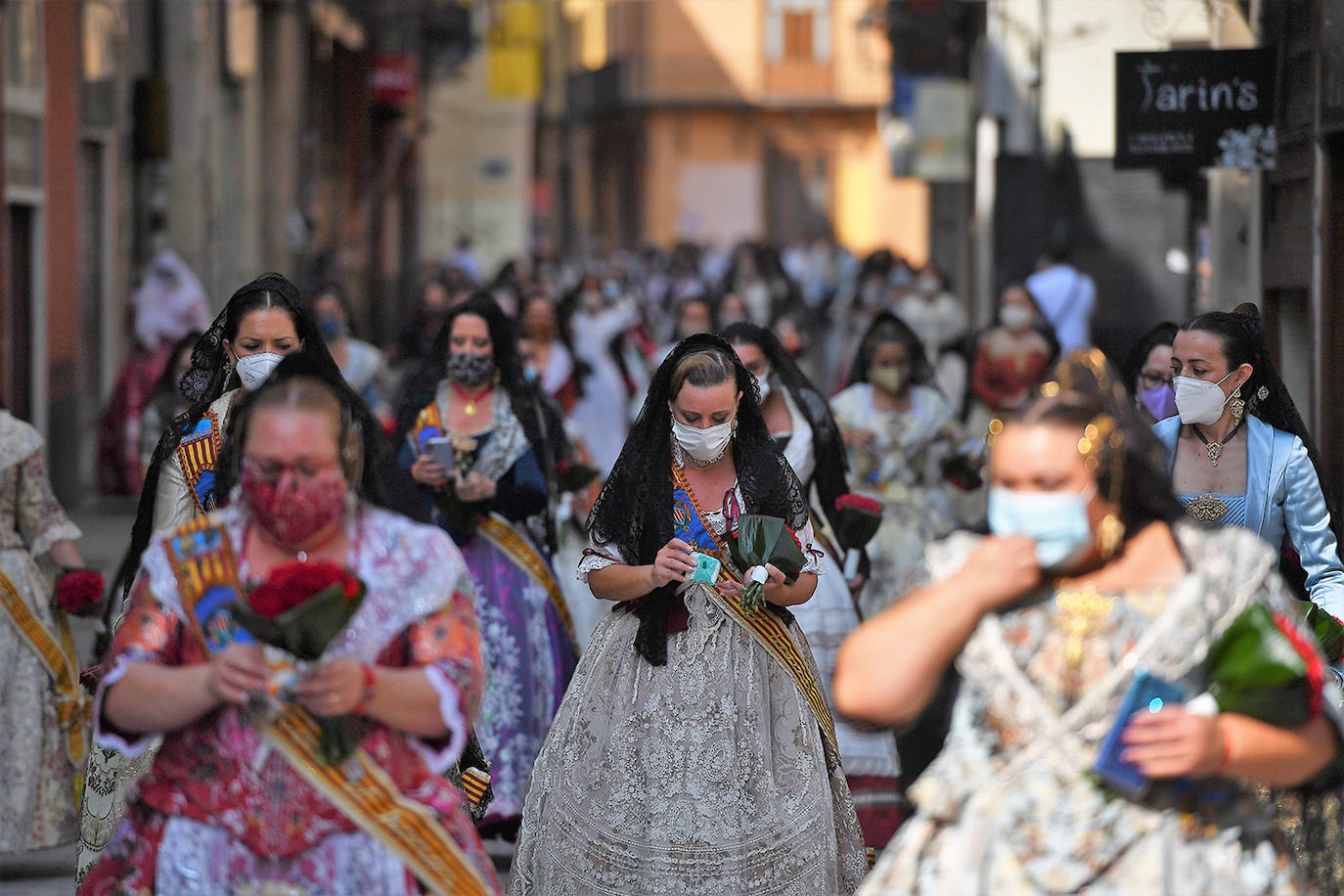 Fotos: Búscate en la Ofrenda de este sábado 4 de septiembre por la calle Caballeros de Valencia