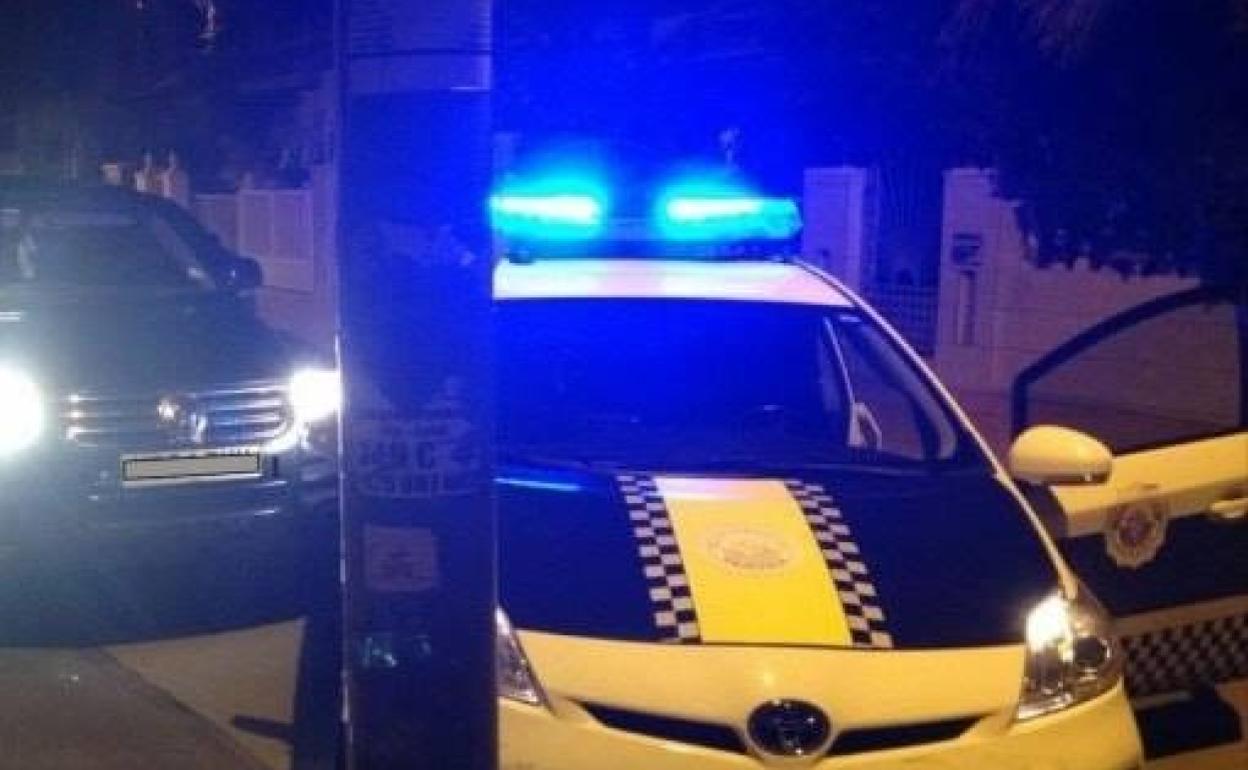 Los agentes regresaron al local unas horas más tarde y detuvieron al dueño. 