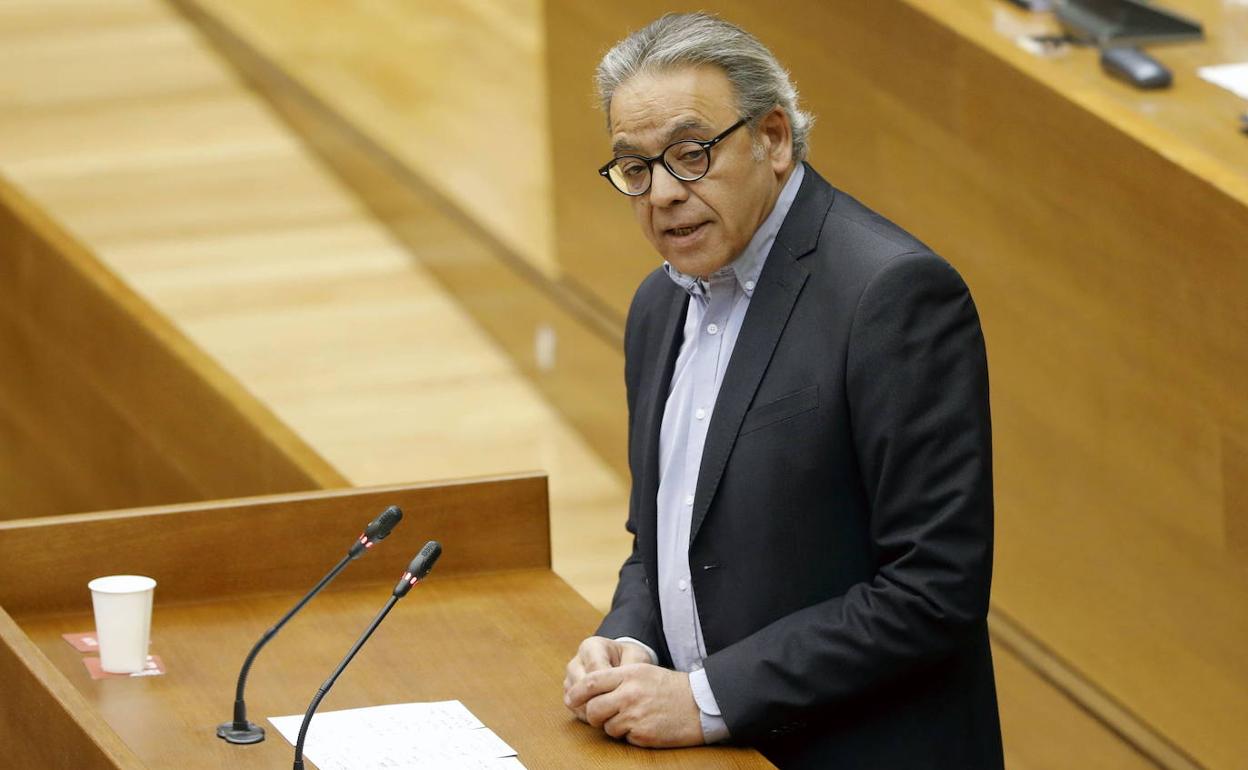 Manolo Mata, durante una intervención en Les Corts Valencianes. 