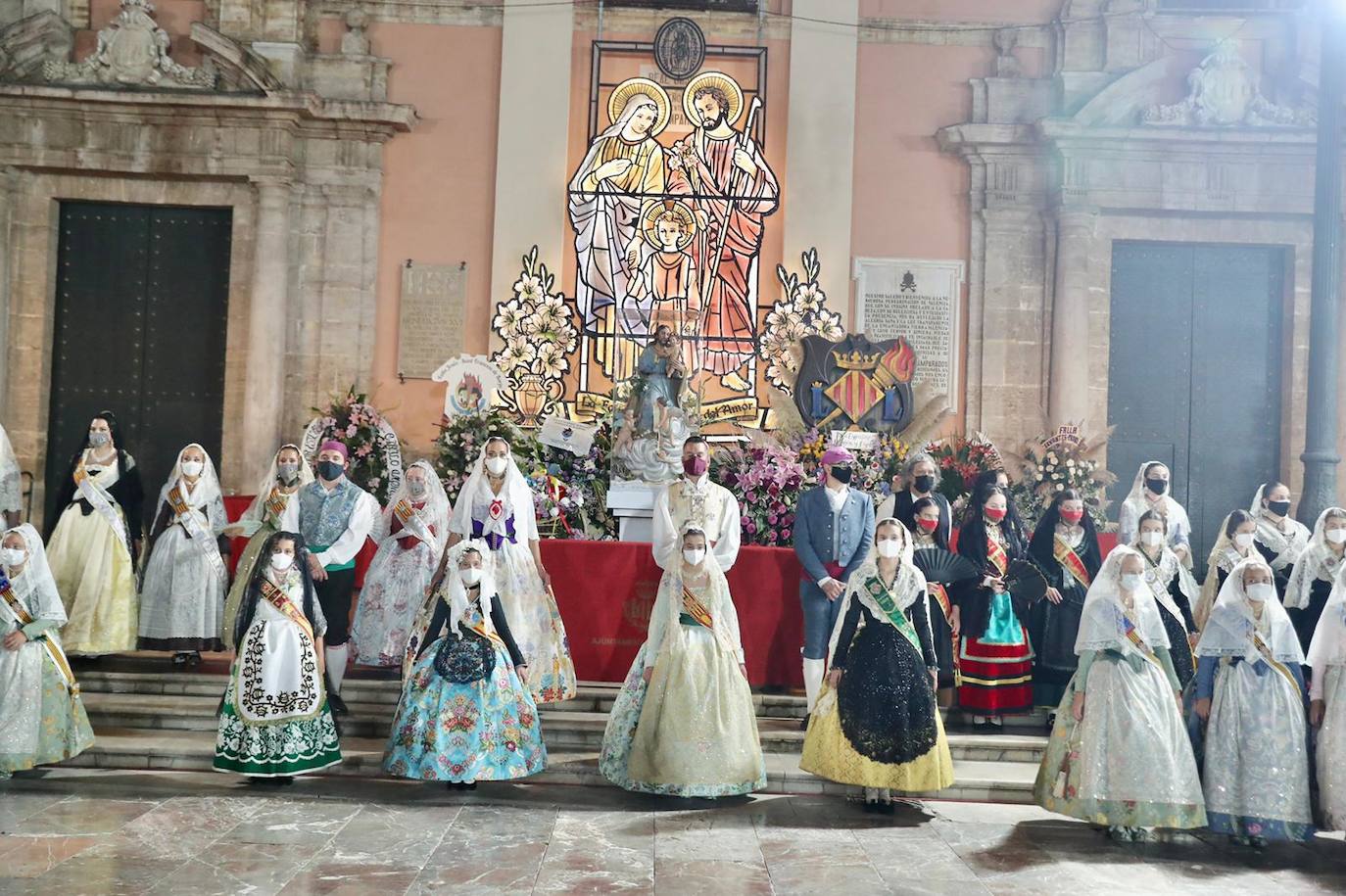 Los falleros se reencuentran con la Virgen este viernes 3 de septiembre, en las que pasarán a la historia como las Fallas más atípicas por las restricciones de la pandemia. Las comisiones vuelven a recorrer las calles de Valencia tras la cancelación de las fiestas el pasado 2020.