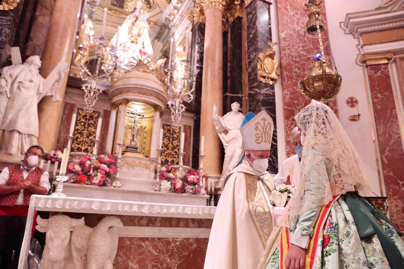 Los falleros se reencuentran con la Virgen este viernes 3 de septiembre, en las que pasarán a la historia como las Fallas más atípicas por las restricciones de la pandemia. Las comisiones vuelven a recorrer las calles de Valencia tras la cancelación de las fiestas el pasado 2020.