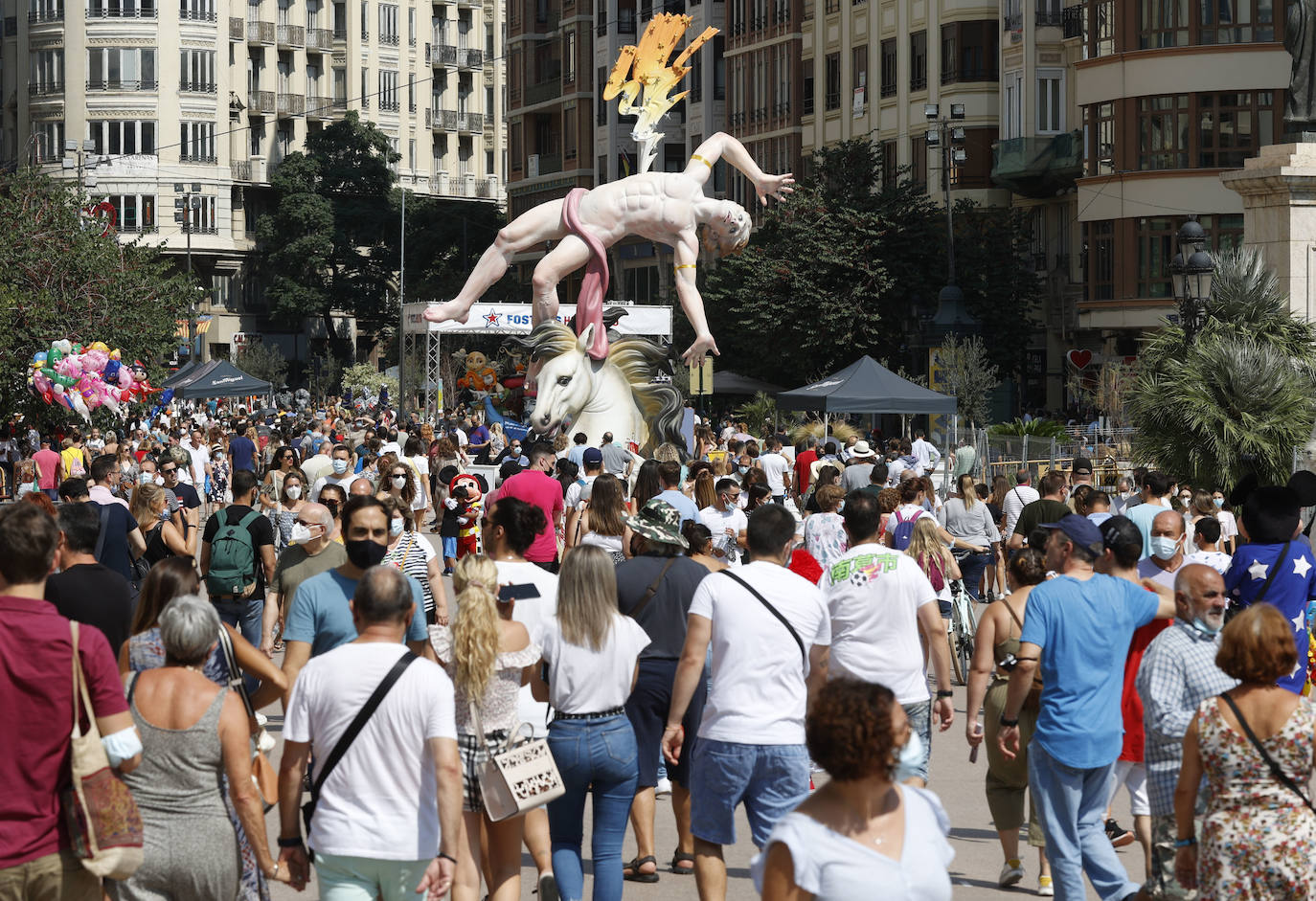 Fotos: Fallas 2021: El ambiente fallero inunda las calles de Valencia