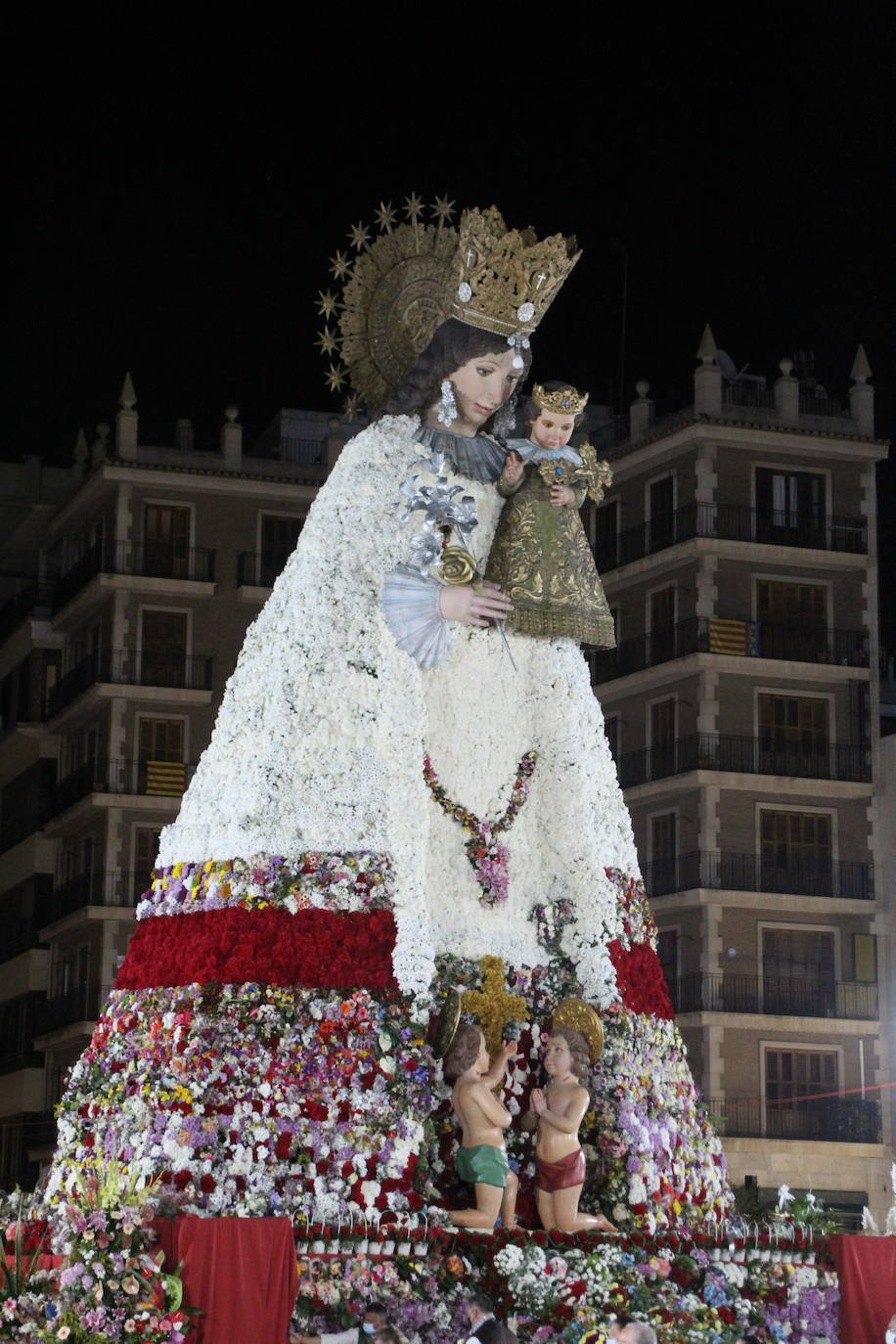 Fotos: Consuelo Llobell cierra una Ofrenda histórica