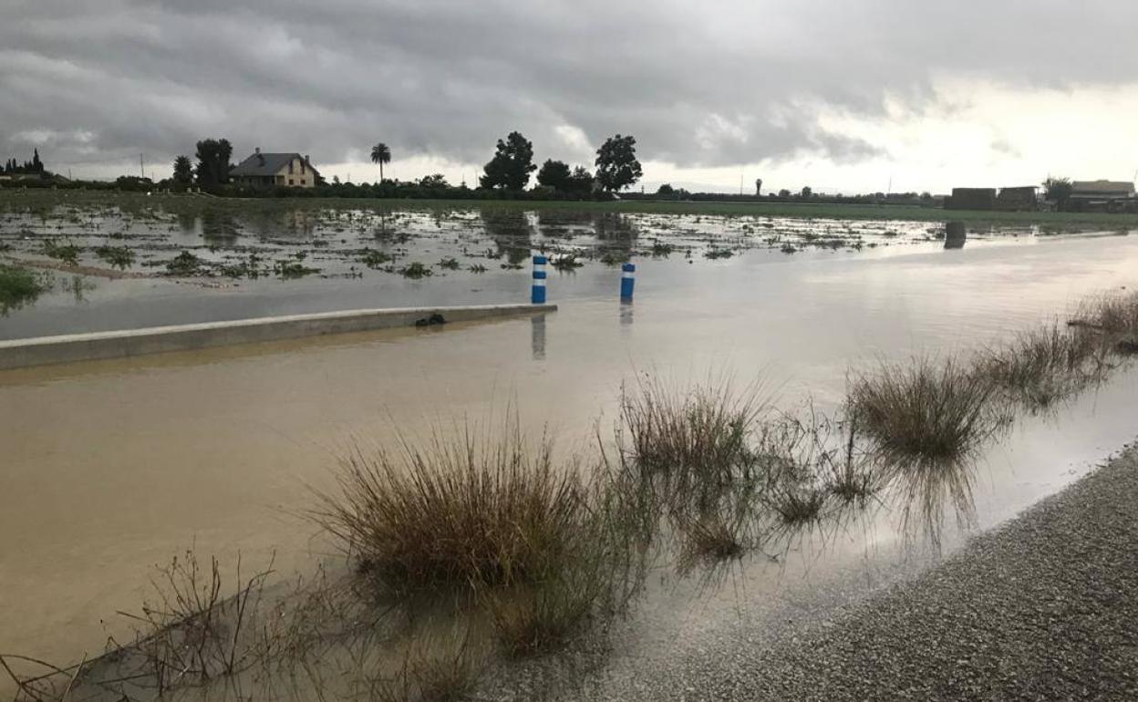 Cauce viejo del río Segura cerca de su desembocadura en Guardamar. 