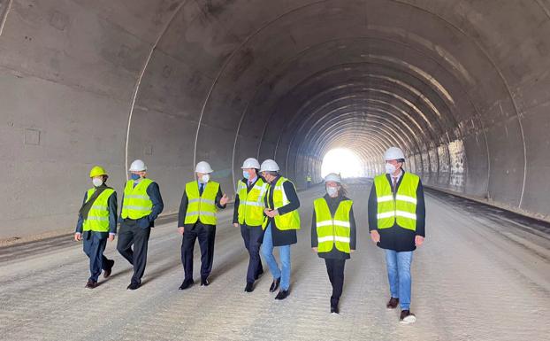 Ábalos, durante una visita a las obras. 