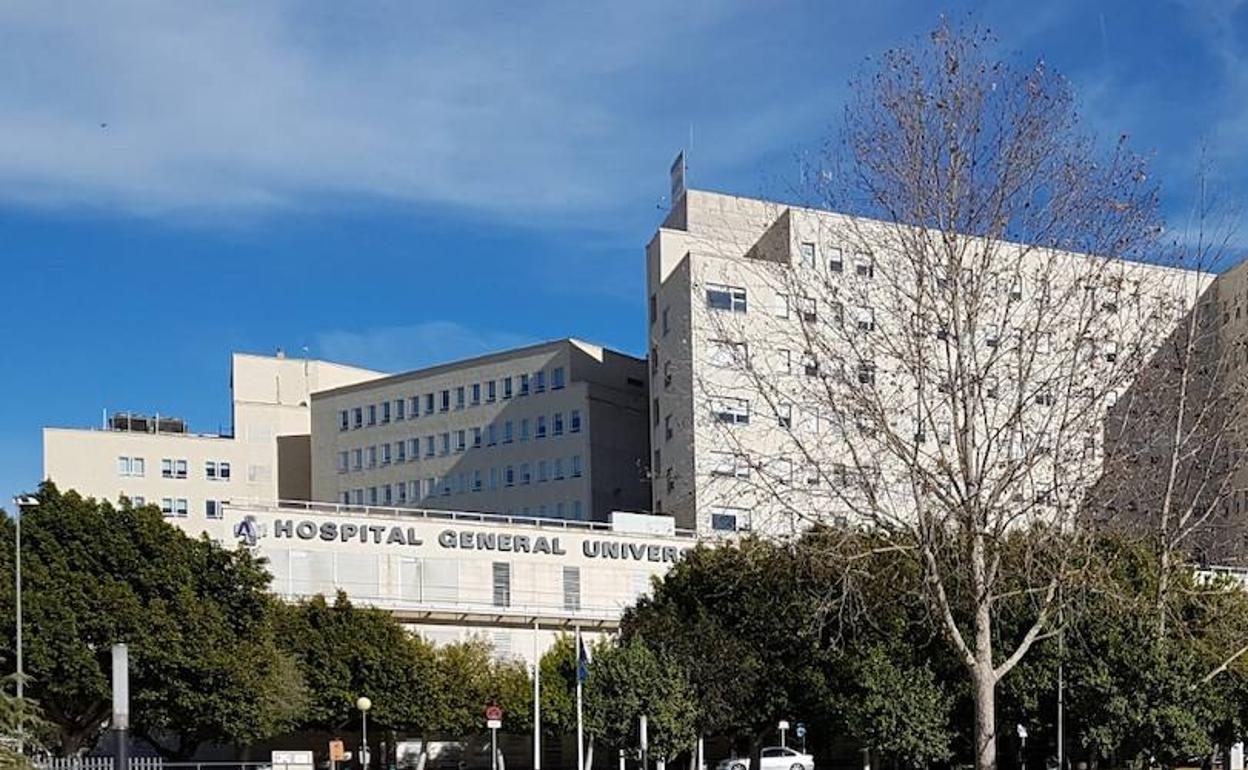 La mujer fue trasladada al Hospital General de Alicante. 