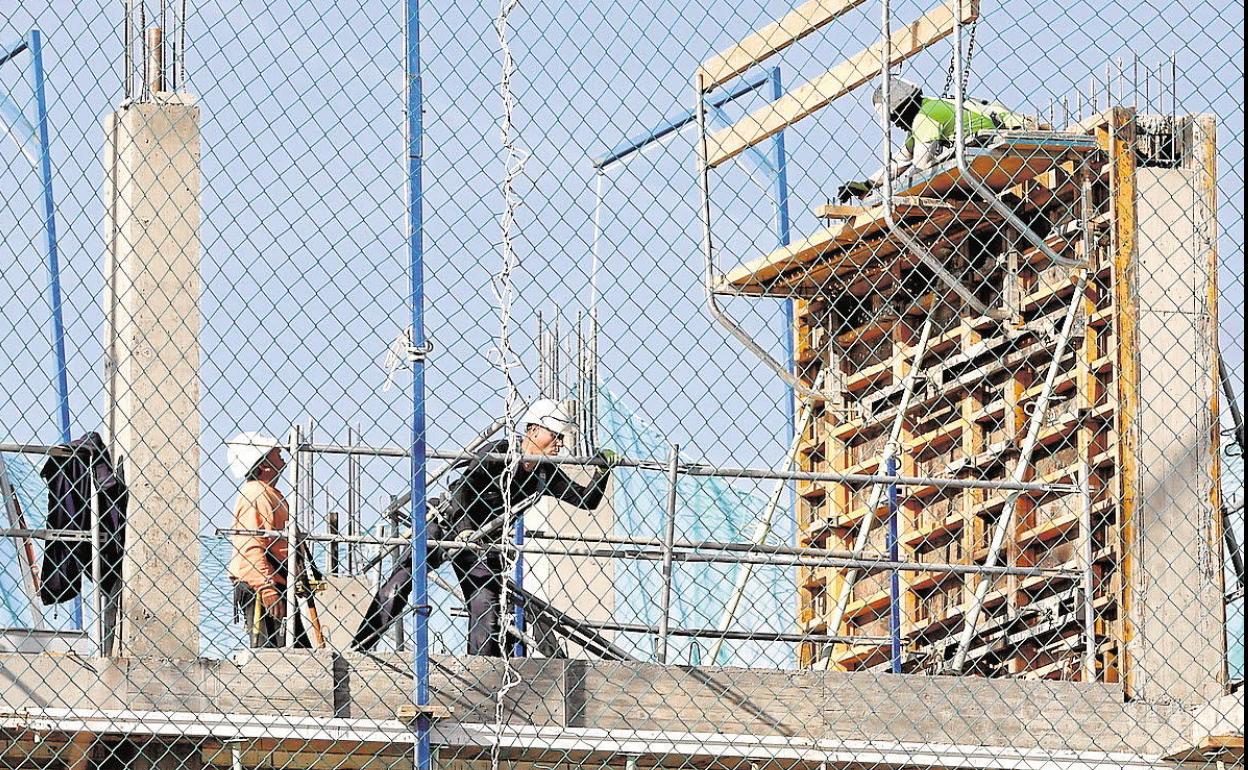 Construcción de viviendas en Valencia.