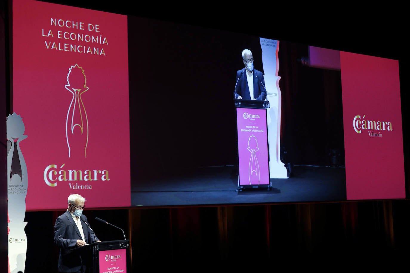 Políticos, empresarios y miembros destacados de la sociedad civil se han reunido este jueves por la noche para dar el pistoletazo de salida al nuevo curso económico que arranca en la Comunitat Valenciana.