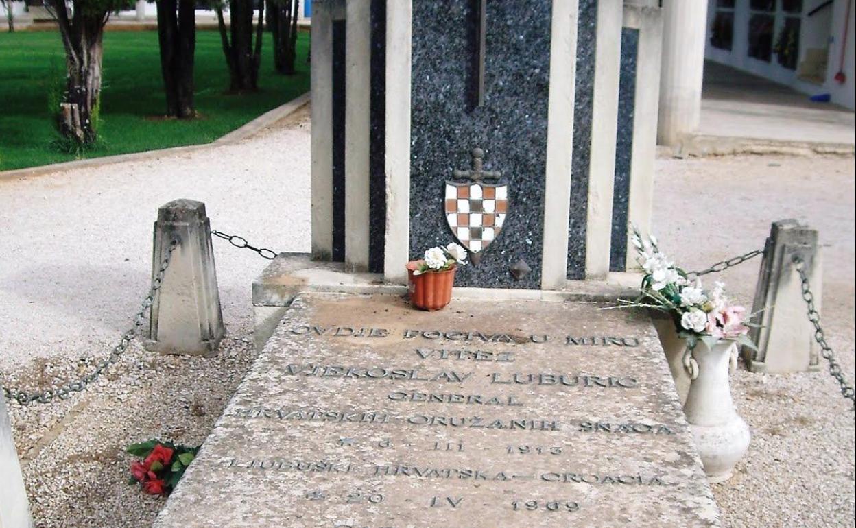 Tumba de Luburic en el cementerio de Carcaixent. 