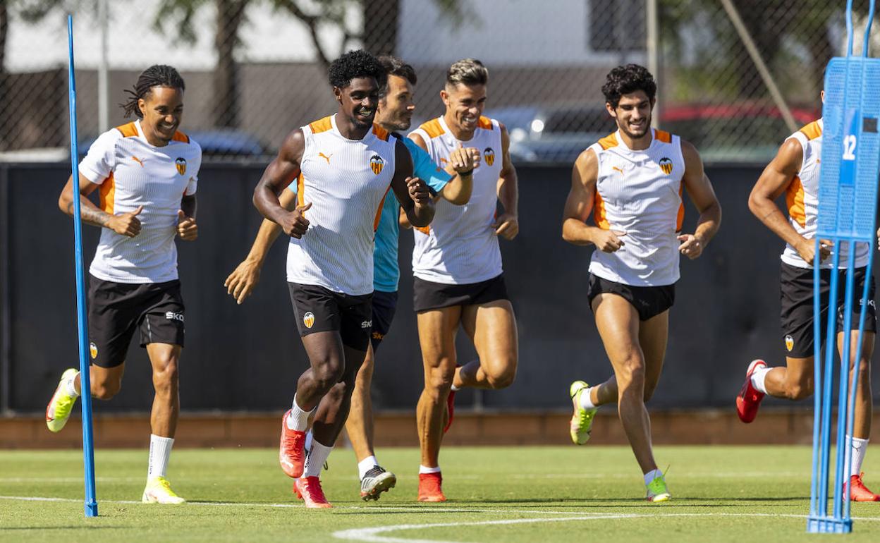 Costa, Correia, Paulista y Guedes, en el entrenamiento de ayer.