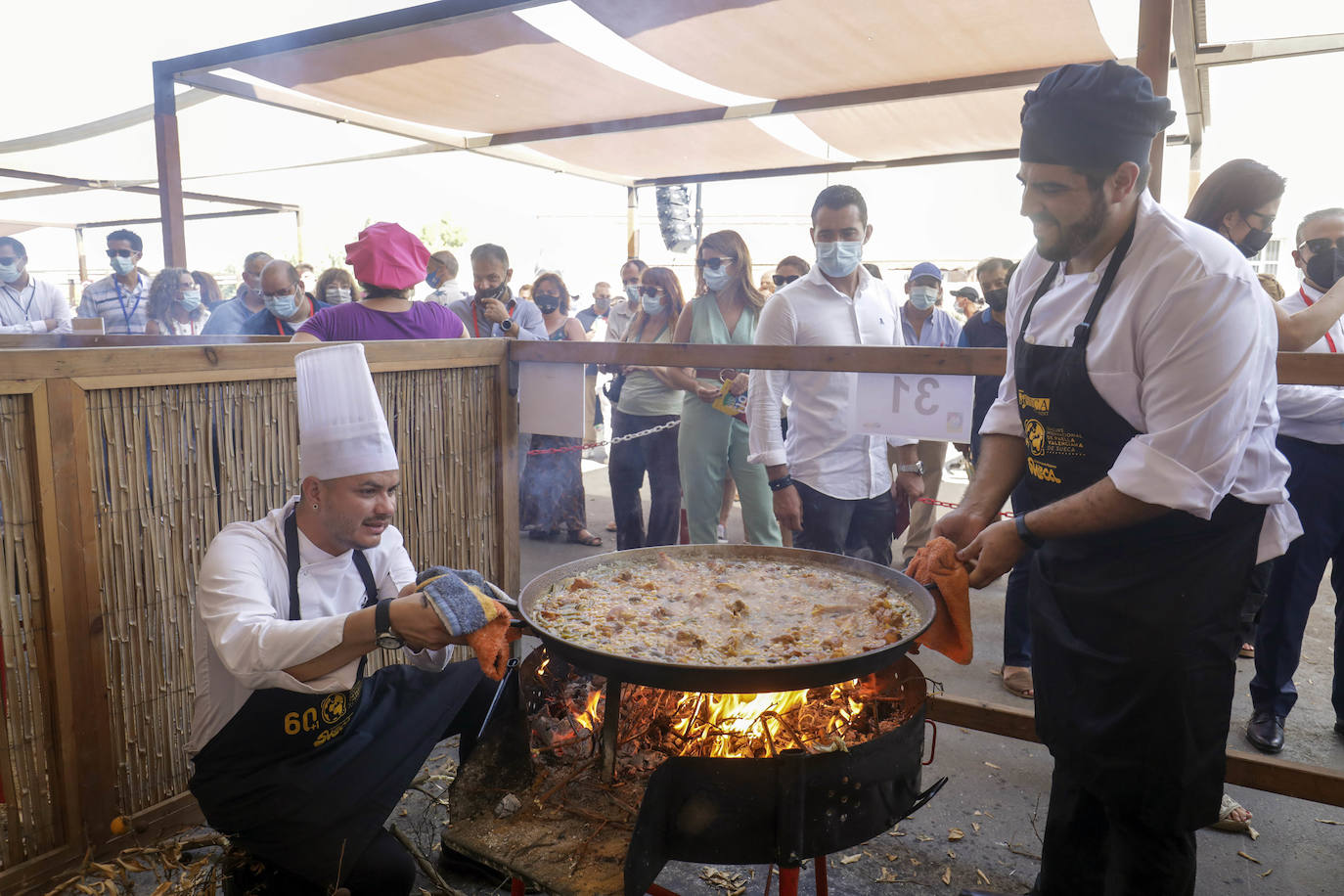 La localidad celebra una nueva edición del concurso internacional del plato tradicional valenciano