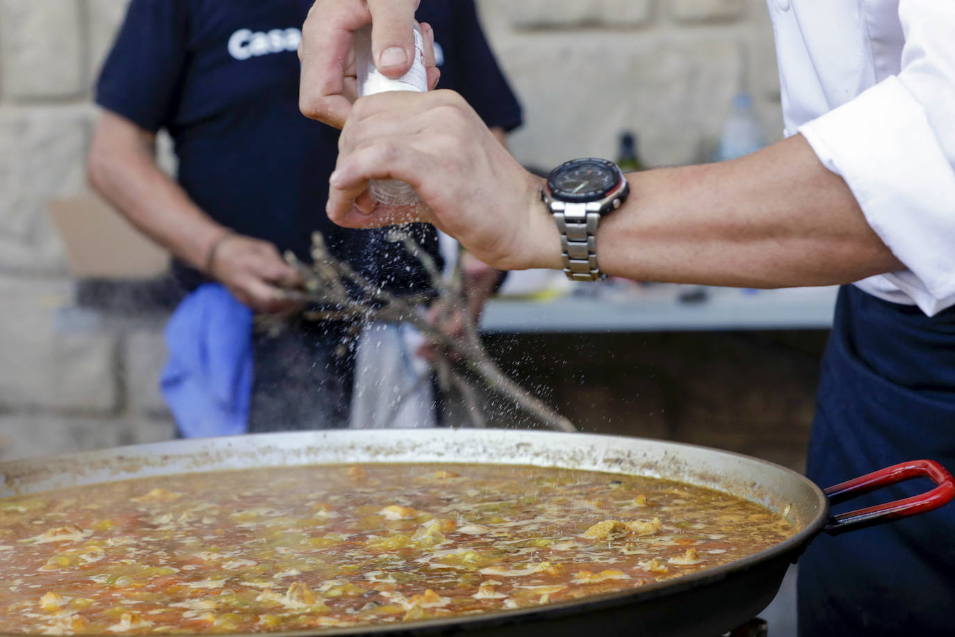 La localidad celebra una nueva edición del concurso internacional del plato tradicional valenciano