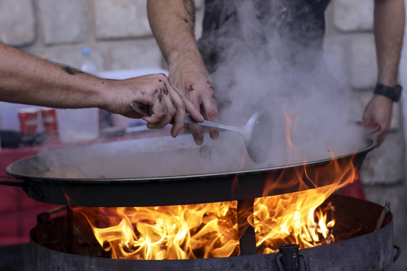 La localidad celebra una nueva edición del concurso internacional del plato tradicional valenciano