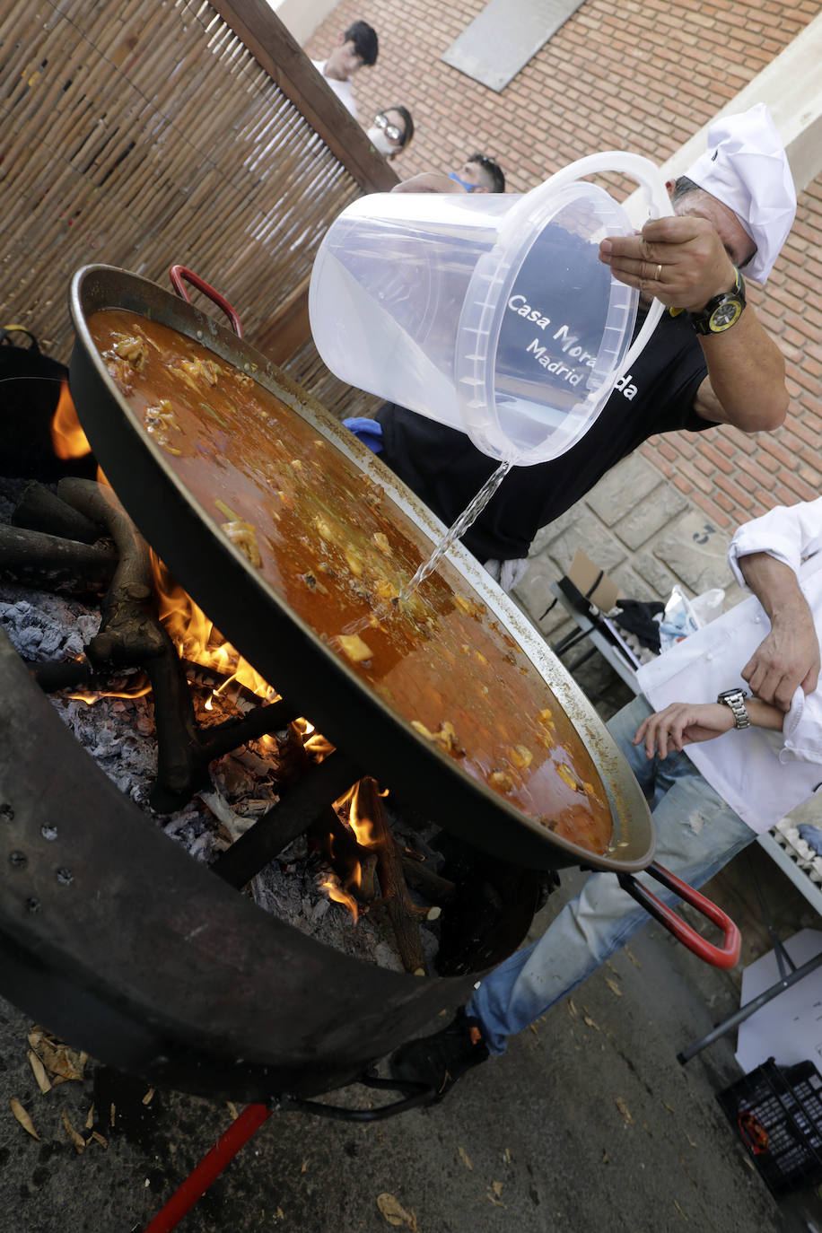 La localidad celebra una nueva edición del concurso internacional del plato tradicional valenciano