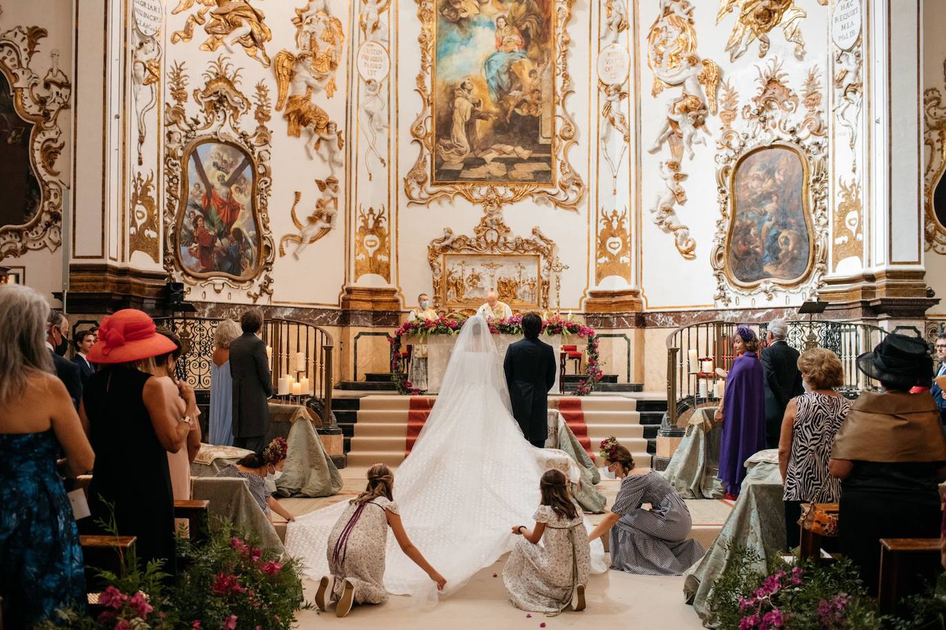 Yago Giménez y Paz Juárez se casan: las fotos de la boda de ensueño de los notarios en Valencia.