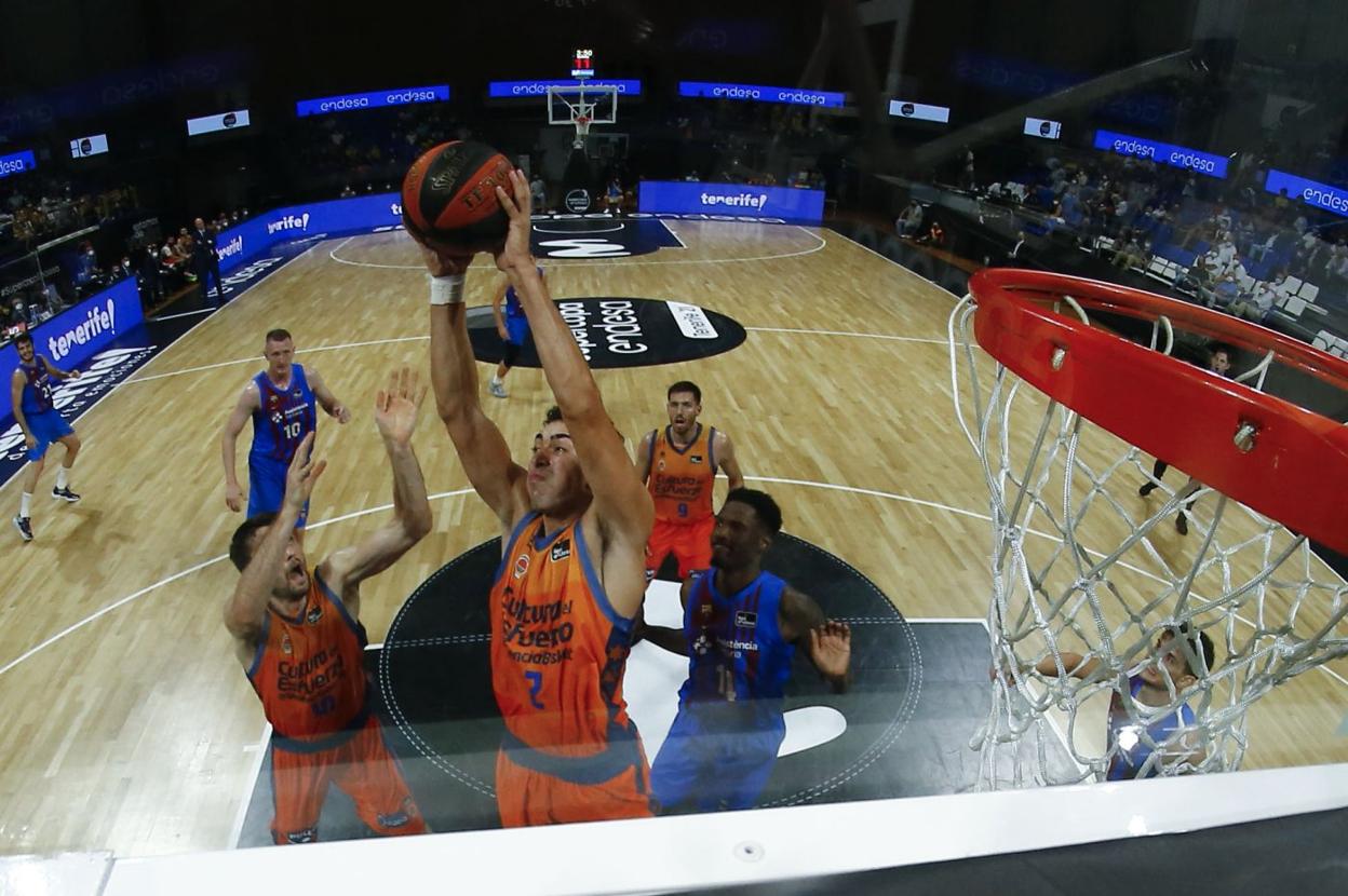 t Puerto da un paso al frente. El alero valenciano fue de los pocos que ofrecieron un buen nivel en la Supercopa. acbphoto/ e. cobos
