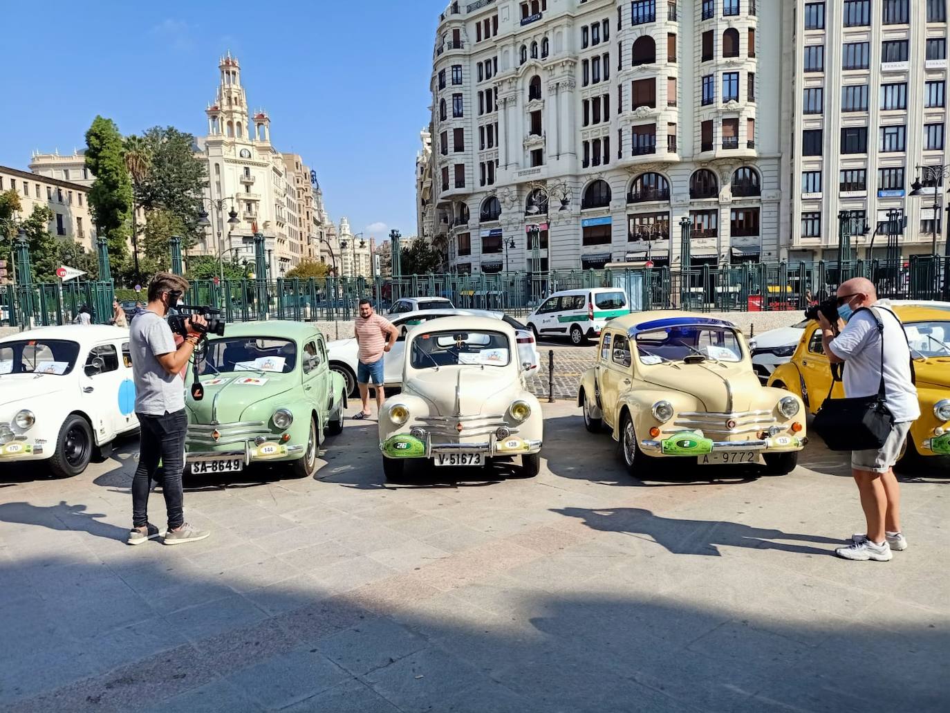 El Club Amigos Renault 4/4 celebra en la Estación del Norte la Concentración Nacional Mediterráneo 2021, recuperando para la memoria unos de los modelos más antiguos de la marca francesa