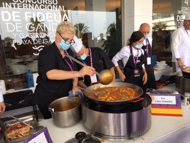 El concurso culinario regresa tras la suspensión de 2020 para dar con la mejor fideuà de Gandia