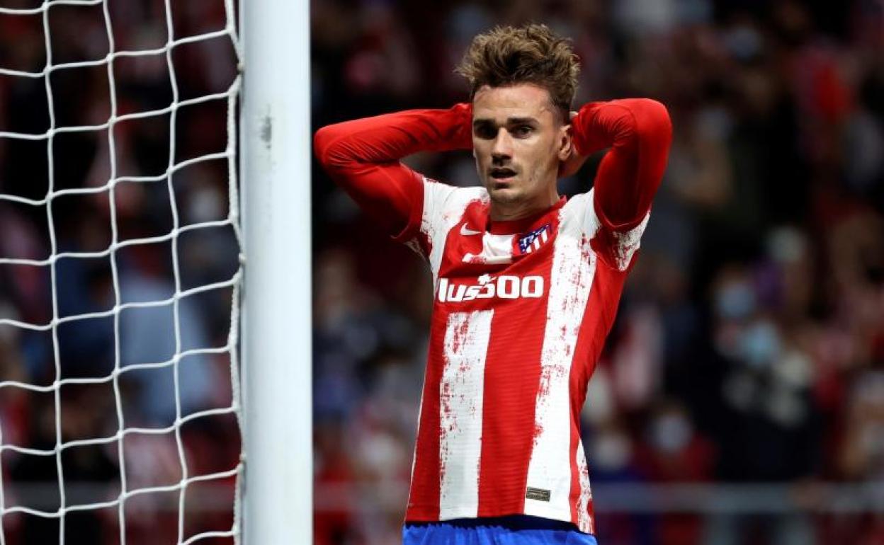 Antoine Griezmann se lamenta tras un lance del partido ante el Oporto. 