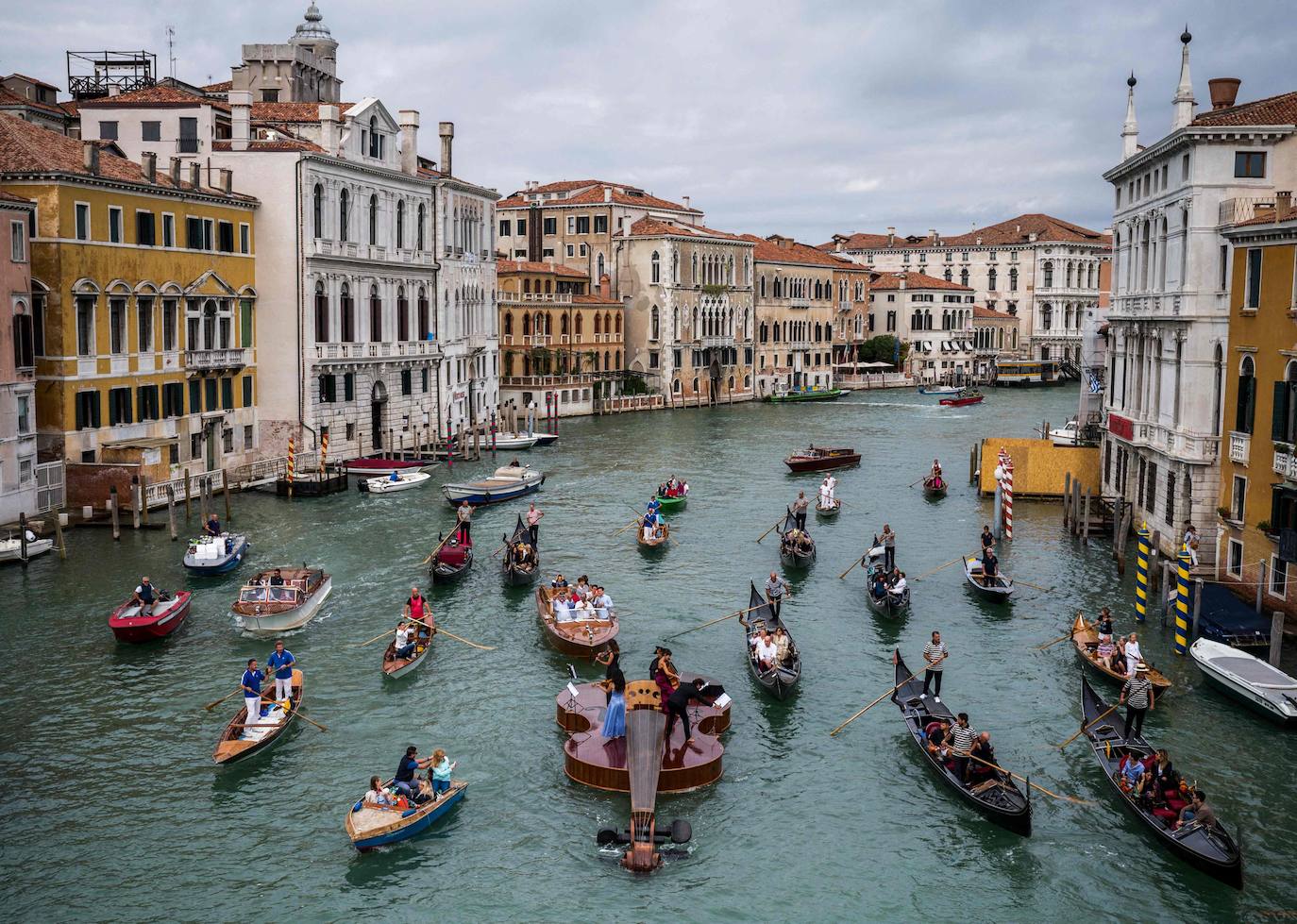 Fotos: Un violín en aguas de Venecia