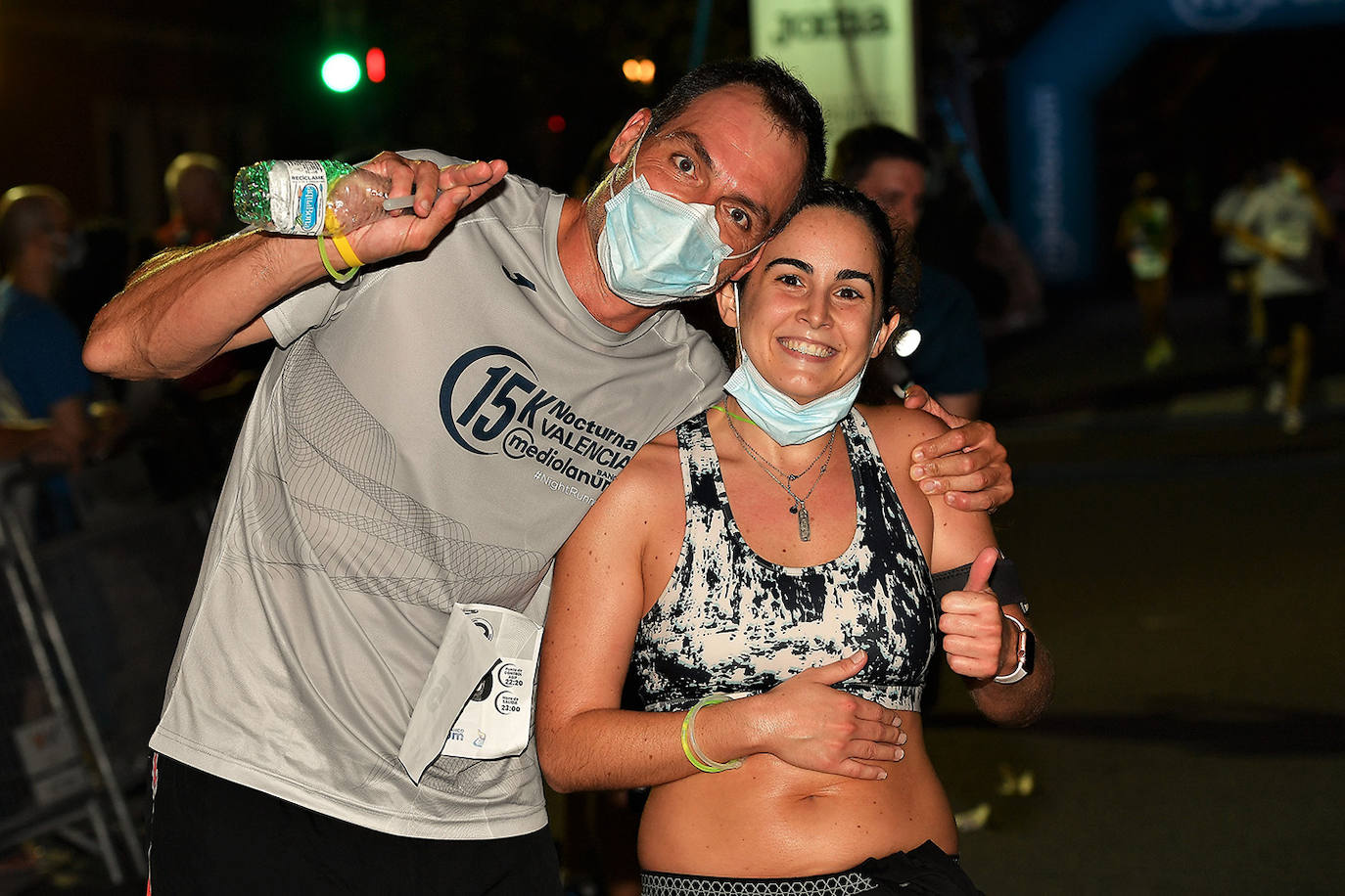 La carrera 15K Nocturna València Banco Mediolanum recorrió este sábado por la noche las calles de la ciudad. La prueba ha contado con cerca de 6.000 participantes y medidas de seguridad sanitarias, se ha celebrado finalmente tras dos años de parón por la pandemia. El keniata Emmanuel Moi Maru ha logrado la mejor marca de la carrera siendo el primer clasificado en categoría masculina con un tiempo de 42:14, mejor marca mundial del año.