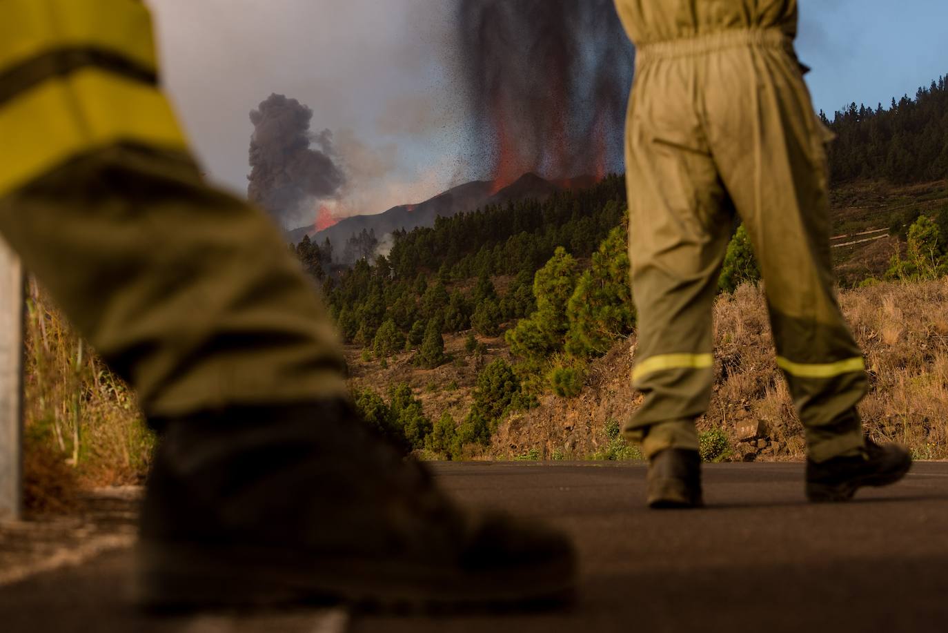 La ladera se llena de lava y miles de vecinos han sido desalojados