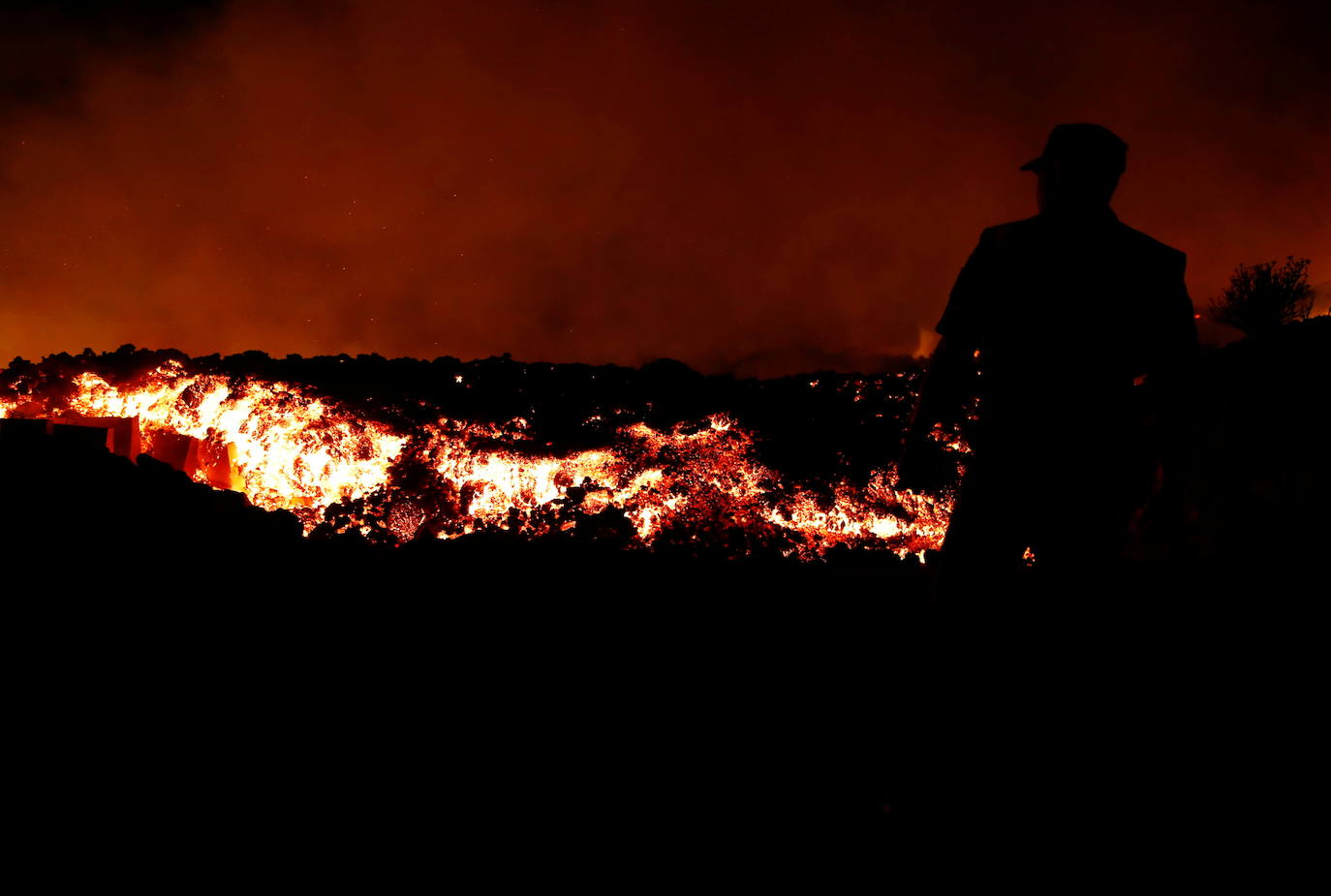 La ladera se llena de lava y miles de vecinos han sido desalojados