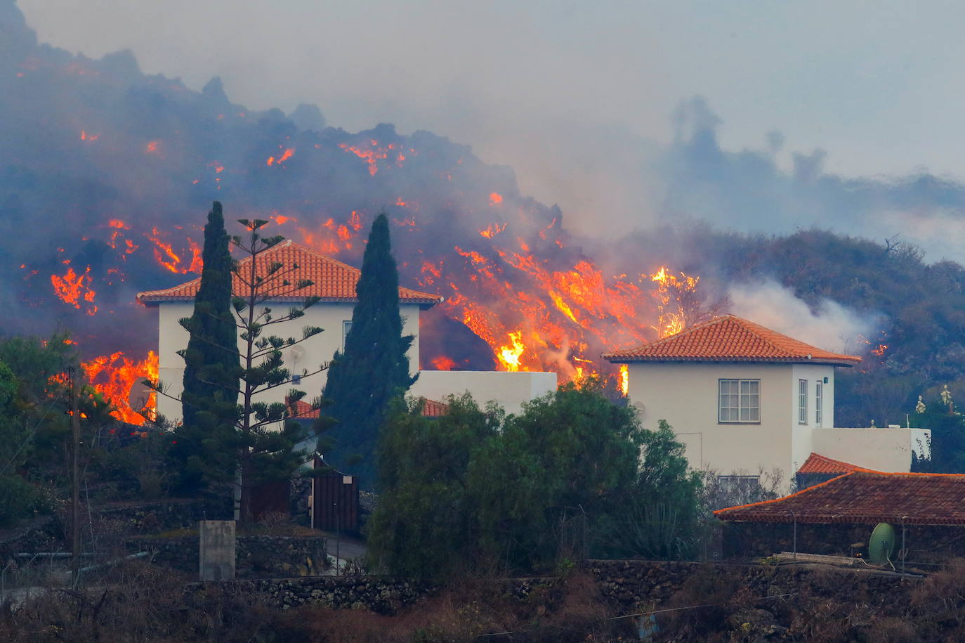 La ladera se llena de lava y miles de vecinos han sido desalojados