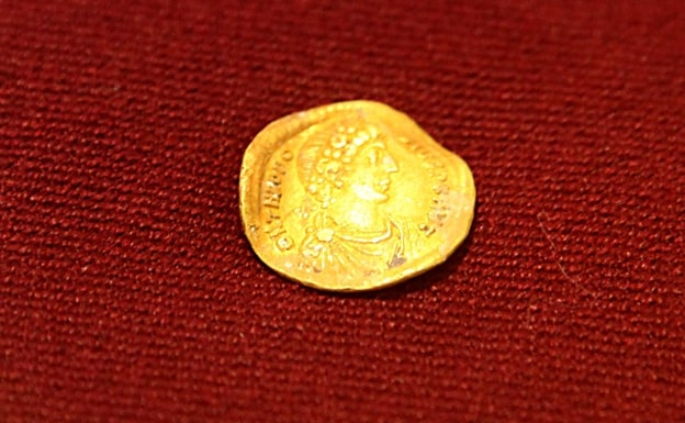 Una de los sólidos romanos de oro. 