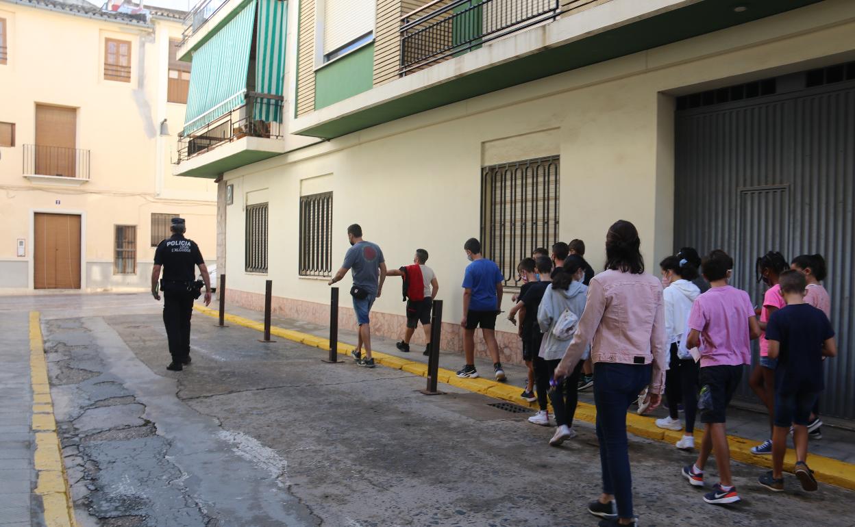 Los alumnos observan las infracciones cometidas por los vecinos. 