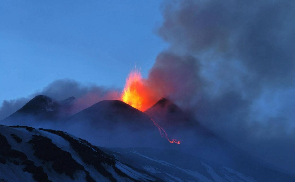 Imagen de archivo de una erupción del Etna en 2013.